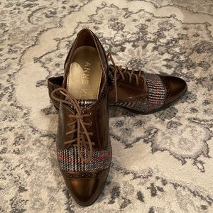 Anne Klein oxford/ loafers.